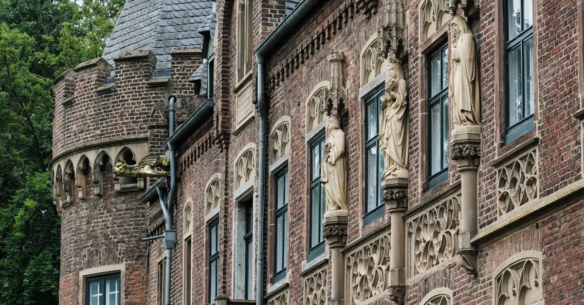 Beitragsbild zu: OVG NRW stoppt Websperren: Was das Urteil für Jugendschutz im Netz bedeutet